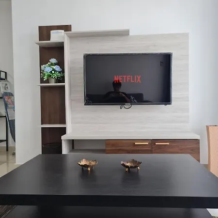Kyu Residence Lmueslim Homestayl At Bangi Gateway Service Apartment Wifi Netflix Air-Con In Every Room Bandar Baru Bangi Exterior photo