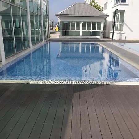 Kyu Residence Lmueslim Homestayl At Bangi Gateway Service Apartment Wifi Netflix Air-Con In Every Room Bandar Baru Bangi Exterior photo