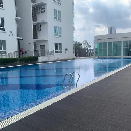 Kyu Residence Lmueslim Homestayl At Bangi Gateway Service Apartment Wifi Netflix Air-Con In Every Room Bandar Baru Bangi Exterior photo