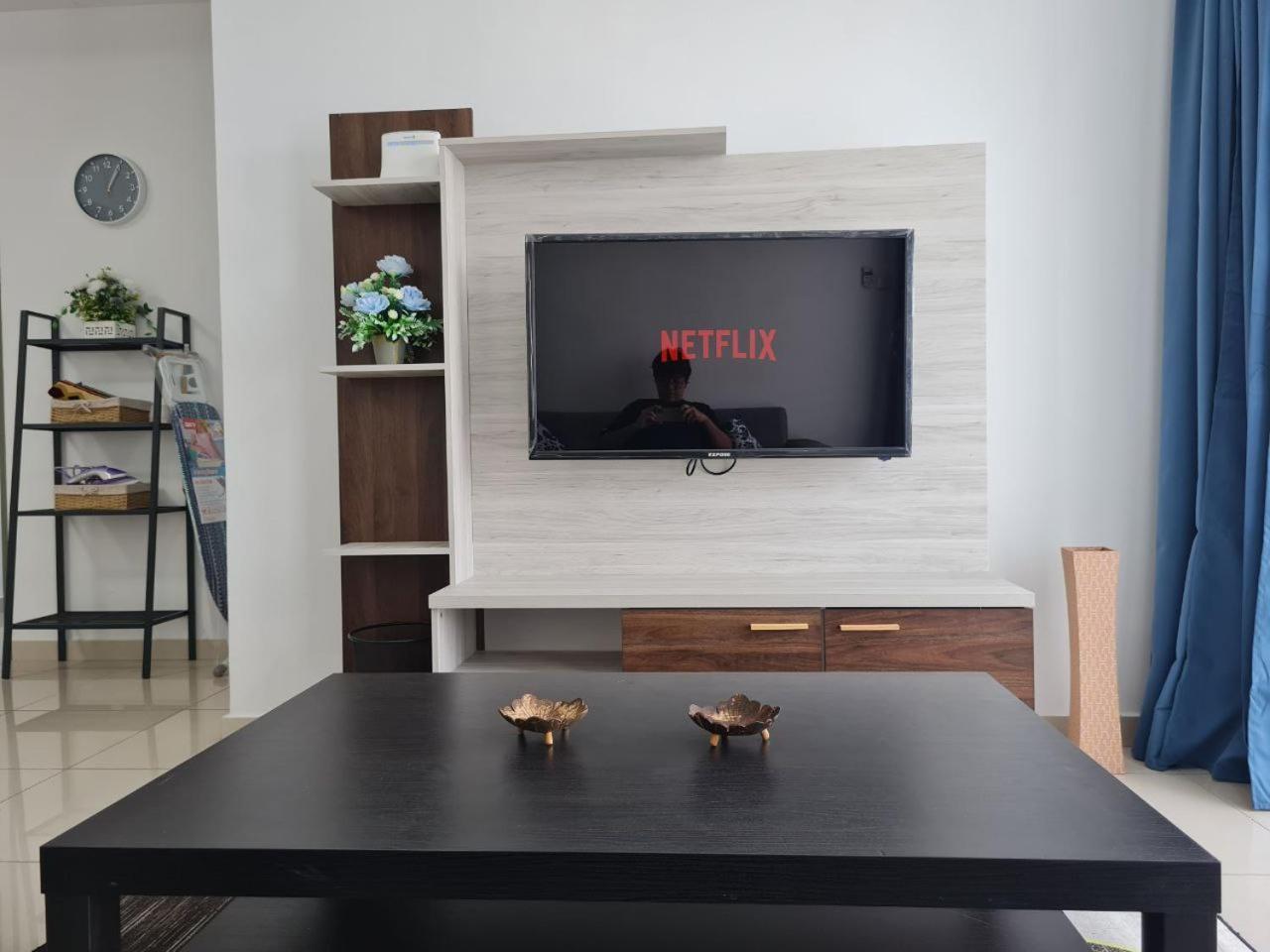 Kyu Lmueslim Homestayl At Bangi Gateway Service Wifi Netflix Air-con In Every Apartment *