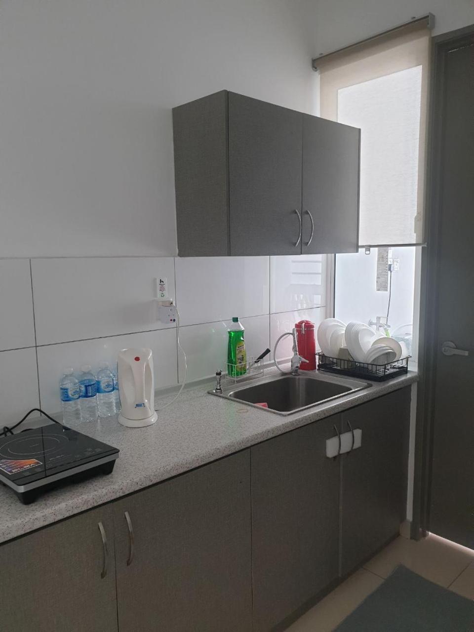 Kyu Lmueslim Homestayl At Bangi Gateway Service Wifi Netflix Air-con In Every Apartment Bandar Baru Bangi