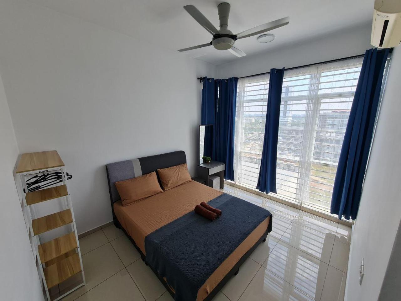 Kyu Lmueslim Homestayl At Bangi Gateway Service Wifi Netflix Air-con In Every Apartment *