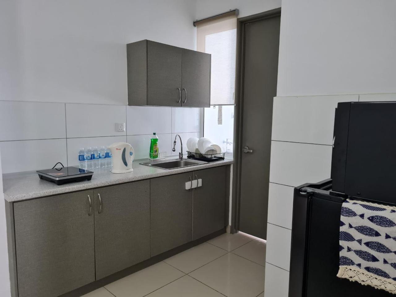 Kyu Lmueslim Homestayl At Bangi Gateway Service Wifi Netflix Air-con In Every Apartment