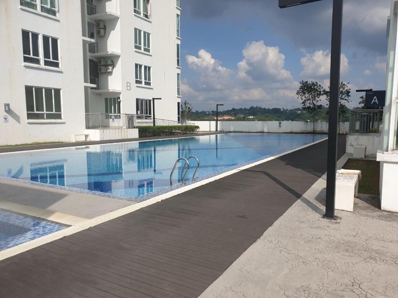 Apartment Kyu Lmueslim Homestayl At Bangi Gateway Service Wifi Netflix Air-con In Every Bandar Baru Bangi