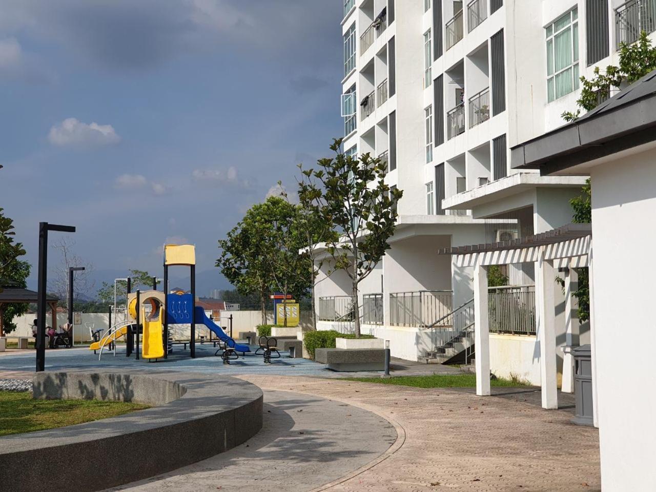 Kyu Lmueslim Homestayl At Bangi Gateway Service Wifi Netflix Air-con In Every Apartment