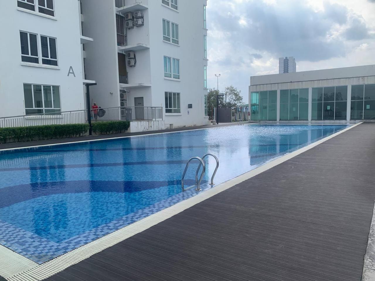 Kyu Lmueslim Homestayl At Bangi Gateway Service Wifi Netflix Air-con In Every